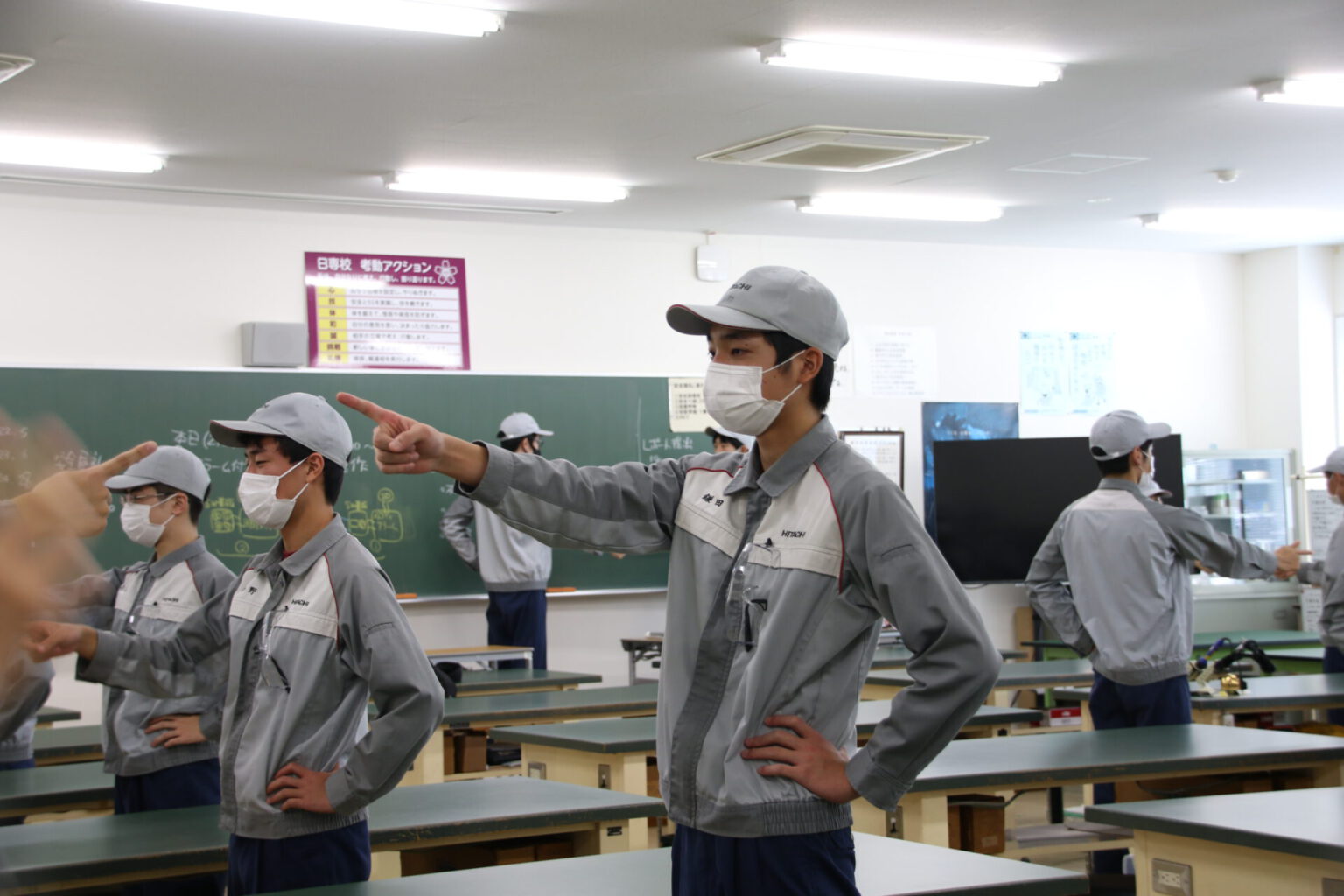 to 日専校 日立製作所 日立工業専修学校(日専校)では 『「モノづくり」は「人づくり」から』をモットーに 高い技能をもった指導者、充実した実習環境で技術力はもちろんのこと to 日専校 日立製作所 日立工業専修学校(日専校)では 『「モノづくり」は「人づくり」から』をモットーに 高い技能をもった指導者、充実した実習環境で技術力はもちろんのこと